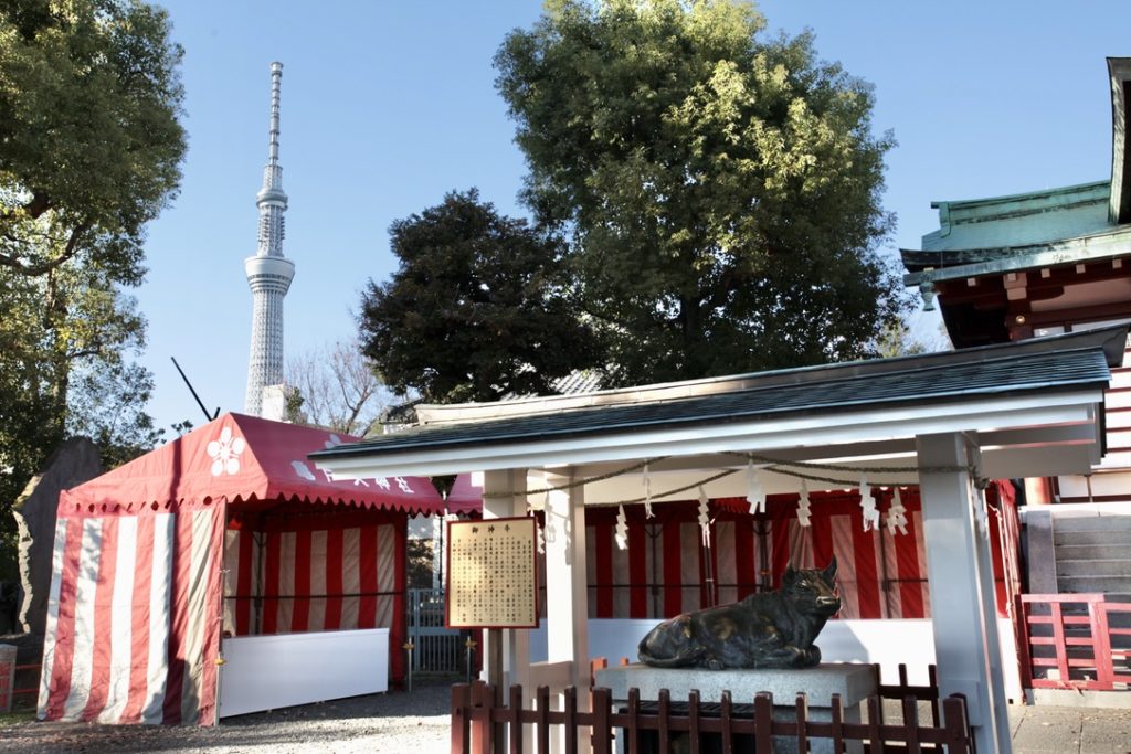 The precincts of Kameido Tenjin Shrine