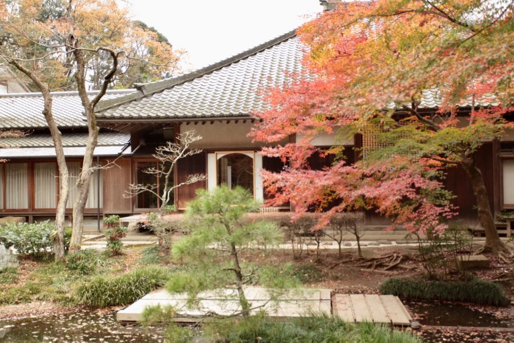 鎌倉 明月院「悟りの窓」の後ろ側